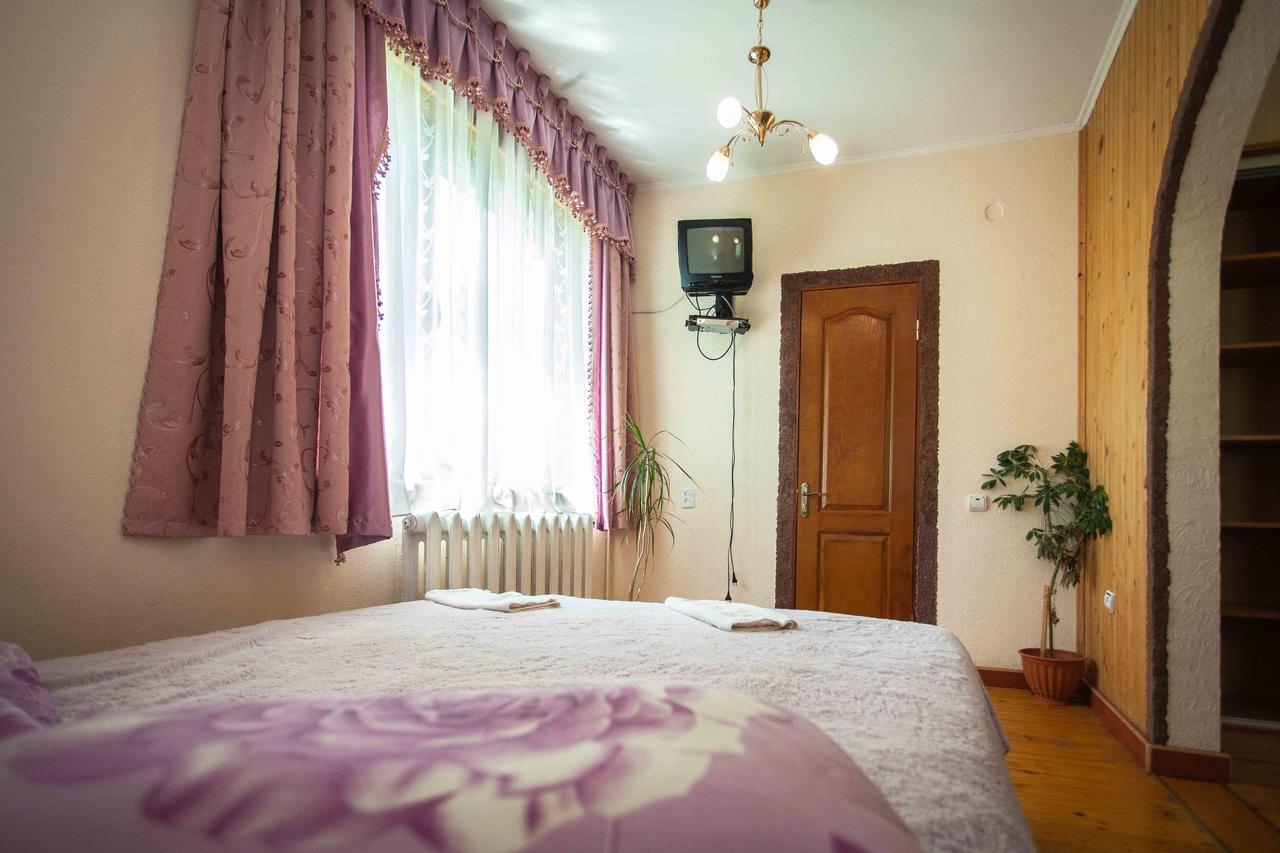 Lisoviy Zatyshok, Z Vidkrutum Litnim Baseynom Hotel Slavske Eksteriør billede