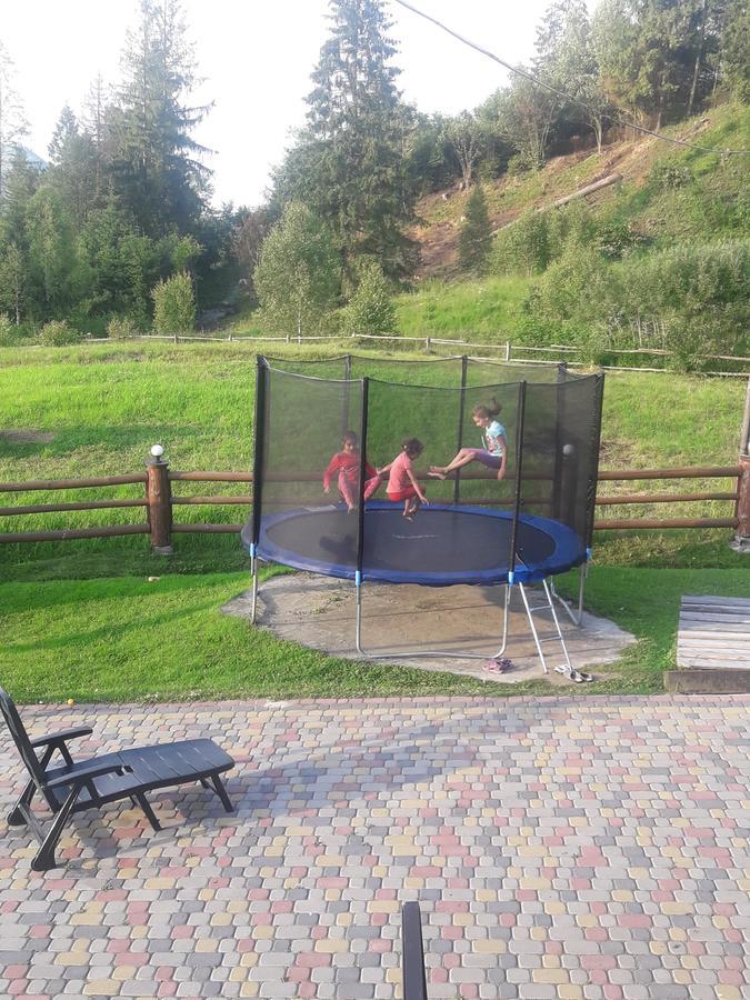 Lisoviy Zatyshok, Z Vidkrutum Litnim Baseynom Hotel Slavske Eksteriør billede
